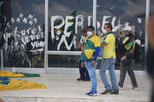 Justiça manda governo do DF divulgar lista de manifestantes soltos após audiência de custódia