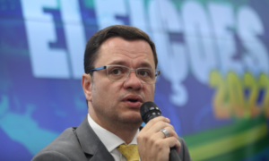 Moraes dá cinco dias para PGR opinar sobre soltura de Anderson Torres