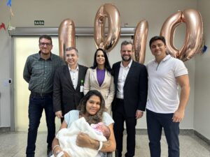 Prefeito Diego Sorgatto celebra nascimento do bebê número mil na maternidade do Hospital Estadual de Luziânia