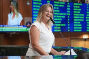 Dra. Zeli apresenta proposta para aprimorar serviços em Pet Shops com treinamento essencial