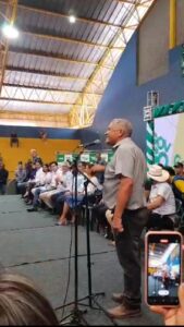 Momento Emocionante: Convidado por Ronaldo Caiado, ex-prefeito de Cidade Ocidental Antônio Lima faz pronunciamento na entrega dos cartões “Mães de Goiás e Dignidade”