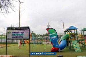 Praça Central do Céu Azul, em Valparaíso de Goiás, recebe parquinho renovado para crianças