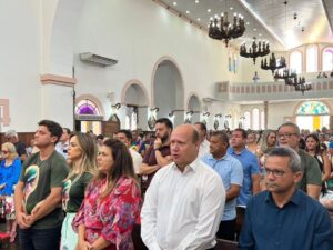 Deputado Célio Silveira prestigia celebração na Igreja Matriz em homenagem à padroeira de Luziânia, Santa Luzia, no aniversário da cidade