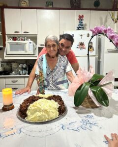 Deputado Wilde Cambão celebra o aniversário de sua mãe em momento especial com a família