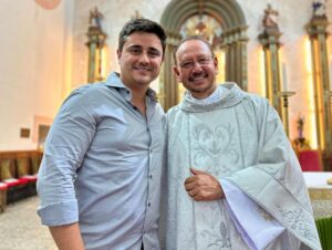 Diego Sorgatto celebra 25 anos de ministério do Padre Silvino em emocionante Jubileu de Prata em Luziânia