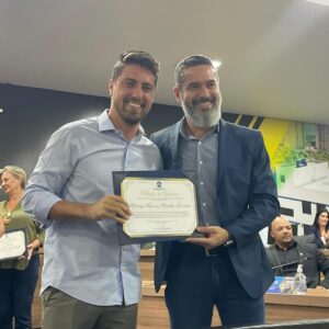 Dr. Marcus Vinicius recebe homenagem na Câmara Municipal de Valparaíso de Goiás