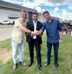 Deputado Distrital Roosevelt anuncia apoio a pré-candidatos Marcus Vinicius e Afrânio Pimentel durante almoço em Valparaíso de Goiás