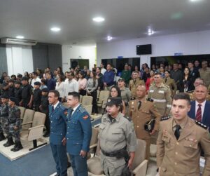 Medalha do Mérito Legislativo Pedro Ludovico Teixeira é entregue a destaques da segurança no Entorno do DF