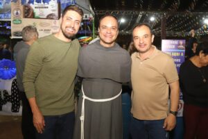 Prefeito Pábio Mossoró celebra sucesso do arraiá da Paróquia São Francisco de Assis