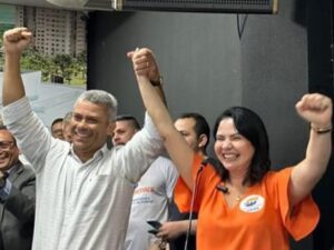 Ex-simpatizante do PT e ex-candidata a vice-prefeita de chapa tucana, Yvelônia recebe apoio do casal Bolsonaro