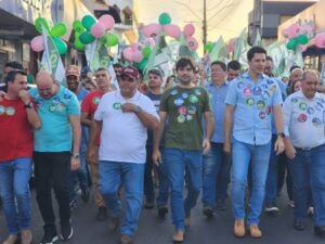 Célio Silveira lidera caminhada em Morrinhos com Rogério Trancoso e vice-governador Daniel Vilela