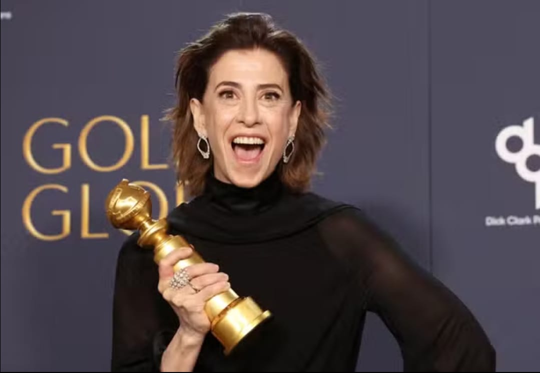 Em premiação histórica para o cinema brasileiro, Fernanda Torres vence o Globo de Ouro de Melhor Atriz em Filme de Drama