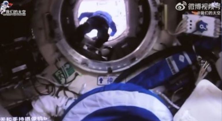 Astronautas entram no novo módulo da estação espacial chinesa na órbita da Terra