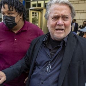 Bannon, ex-conselheiro de Trump, é condenado por obstruir investigação de ataque ao Capitólio