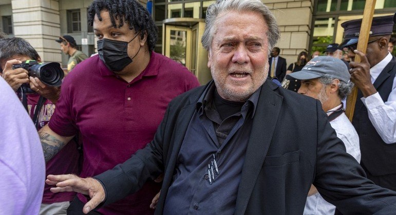 Bannon, ex-conselheiro de Trump, é condenado por obstruir investigação de ataque ao Capitólio