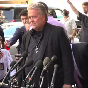 Steve Bannon é condenado nos EUA por desacato ao Congresso