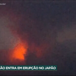 Vulcão entra em erupção no Japão