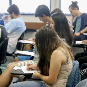 Oposição blinda Lei de Cotas no Congresso enquanto universidades ampliam “bancas raciais”