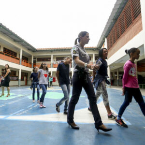Projeto de Lei prevê multa para escolas que usarem linguagem neutra no DF