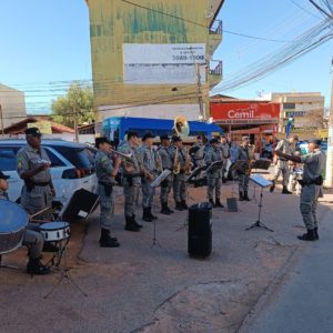 Tradicional Banda de Música do 5º CRPM faz apresentação surpresa em Valparaíso de Goiás