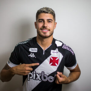 Vasco vence concorrência e fecha com o atacante Pedro Raul, destaque do Goiás no Brasileirão