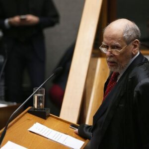 ‘É preciso investigar se houve negligência’, diz ex-ministro do STF sobre afastamento de Ibaneis