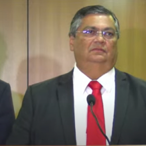 Flávio Dino chama de ‘terrorismo’ invasão ao Congresso e cita prisões de financiadores