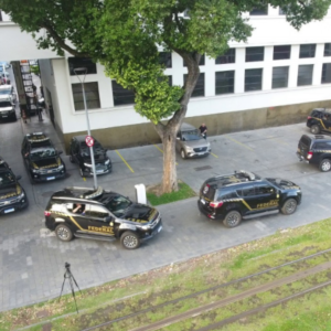 PF cumpre mandados de prisão contra suspeitos de liderar invasão no DF