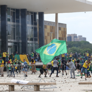 Um mês após atos de vandalismo, 916 pessoas estão presas no DF; 460 são monitoradas por tornozeleira