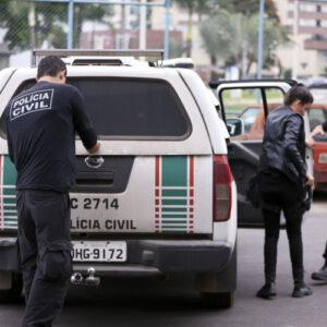 Polícia do DF cumpre mandados contra suspeitos de desviar 570 toneladas de alimentos de empresa
