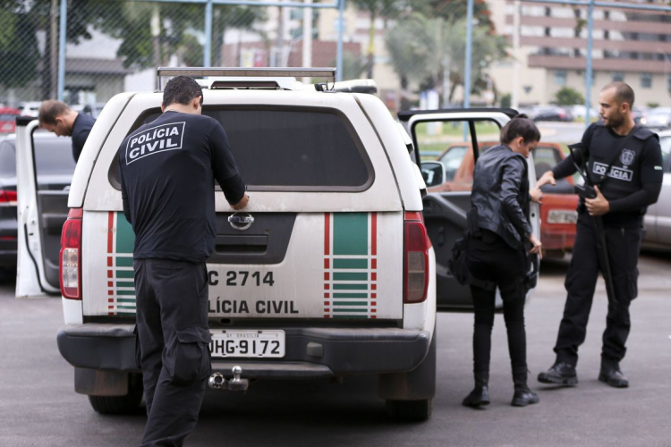 Polícia do DF cumpre mandados contra suspeitos de desviar 570 toneladas de alimentos de empresa