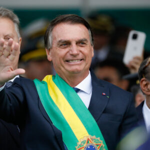 Volta de Bolsonaro ao Brasil: forças de segurança proíbem manifestação no aeroporto e desfile em carro aberto