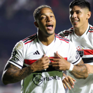 Com gol nos acréscimos, São Paulo vence o Goiás de virada no Morumbi