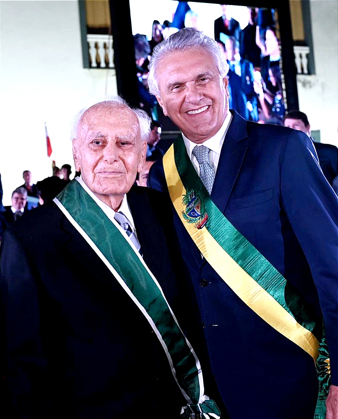 Reparo histórico: Elcival Ramos Caiado aos 100 anos de idade, recebe a Ordem do Mérito Anhanguera