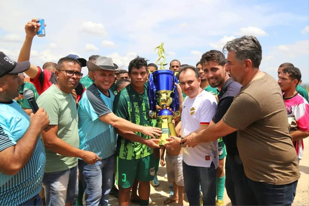 Prefeito Pábio Mossoró celebra sucesso da final do Campeonato de Futebol Amador no Parque Marajó