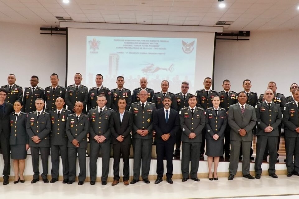 Deputado Roosevelt prestigia formatura do 6º Curso Preparatório de Oficiais com homenagem ao 3º Sargento Pedro Ferreira