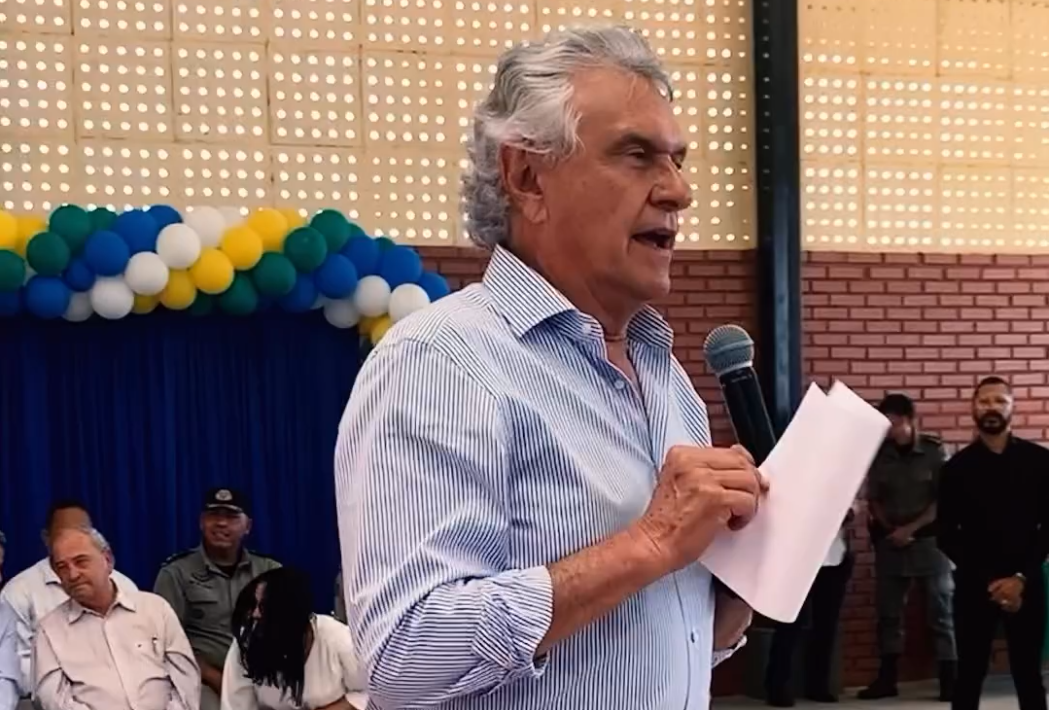 Governador Ronaldo Caiado investe na reforma de escolas e distribuição de kits para alunos em Goiás