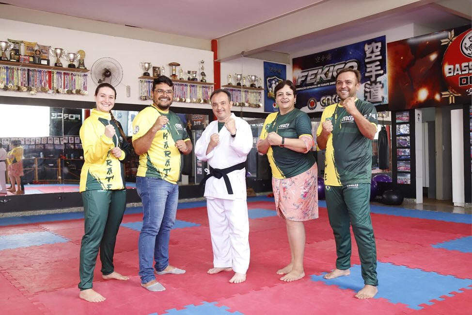 Pábio Mossoró prestigia treinamento da seleção brasileira de karatê com atletas de Goiás em Valparaíso