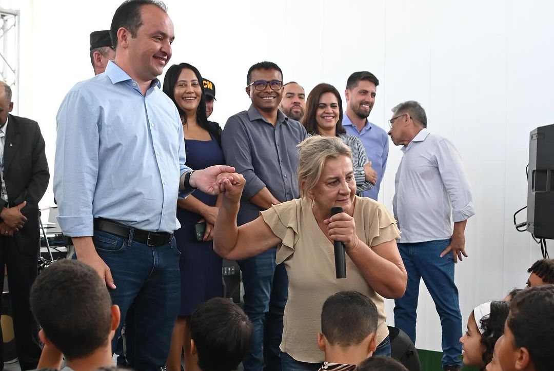 Dra. Zeli parabeniza prefeito Pábio Mossoró e prestigia inauguração da nova sede escolar em Valparaíso de Goiás