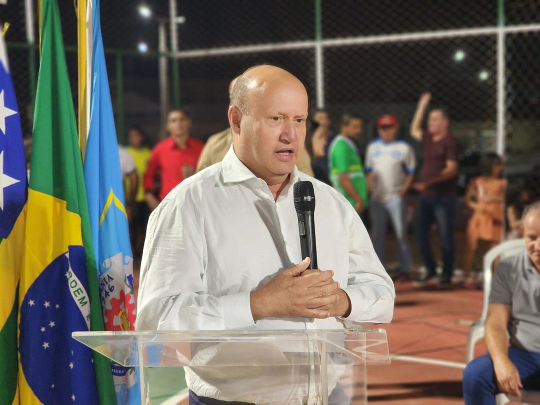 Deputado Célio Silveira prestigia inauguração de quadra poliesportiva revitalizada em Luziânia