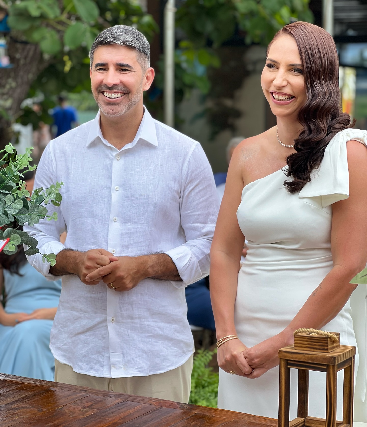 Deputado Roosevelt celebra 25 anos de casamento e comemora aniversário da esposa com mensagem de gratidão e amor