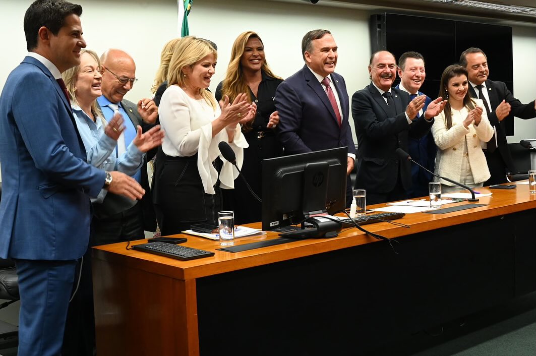 Sandro Mabel e Bancada Goiana discutem prioridades para Goiânia em reunião na Câmara dos Deputados