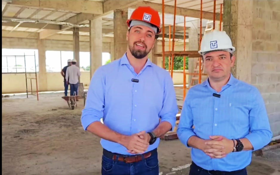 Pábio Mossoró e Marcus Vinicius realizam vistoria em obra do novo prédio da Superintendência de Administração Tributária em Valparaíso