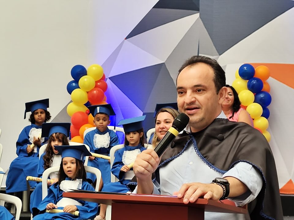 Pábio Mossoró, Marcus Vinícius e lideranças locais celebram formatura do CMEI Pró Saber