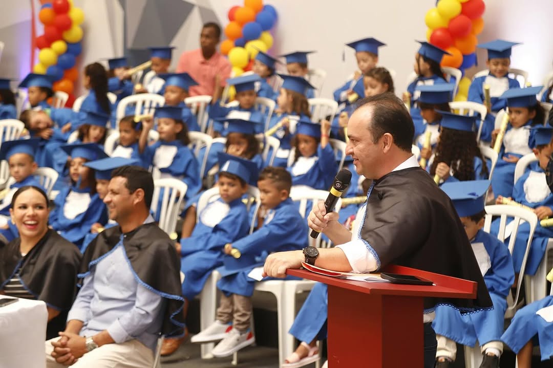 Prefeito Pábio Mossoró celebra formatura de alunos do Centro Municipal de Educação Infantil Antônio Carlos Assis