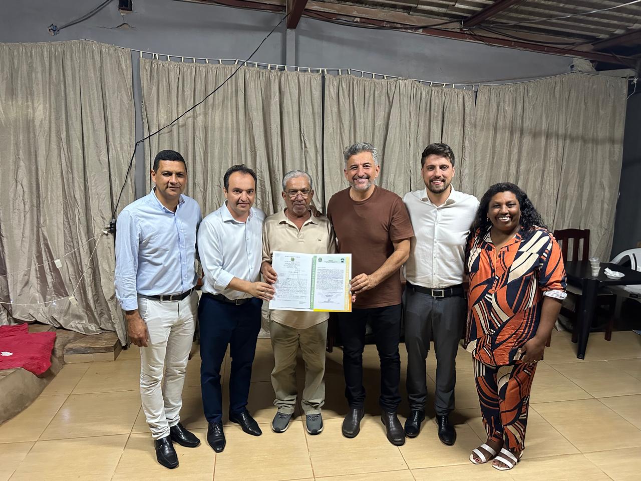 Prefeito Pábio Mossoró lidera entrega de 20 escrituras a custo zero no Anhanguera B
