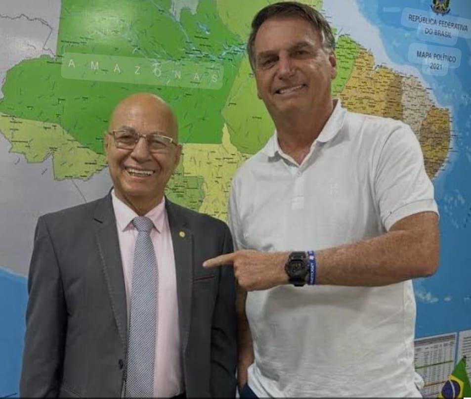 Professor Alcides é acusado de planejar roubo para apagar provas de relacionamento com menor